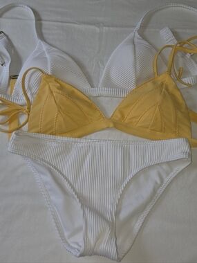 Hollister Yellow and White Bikini Set 3 Pieces